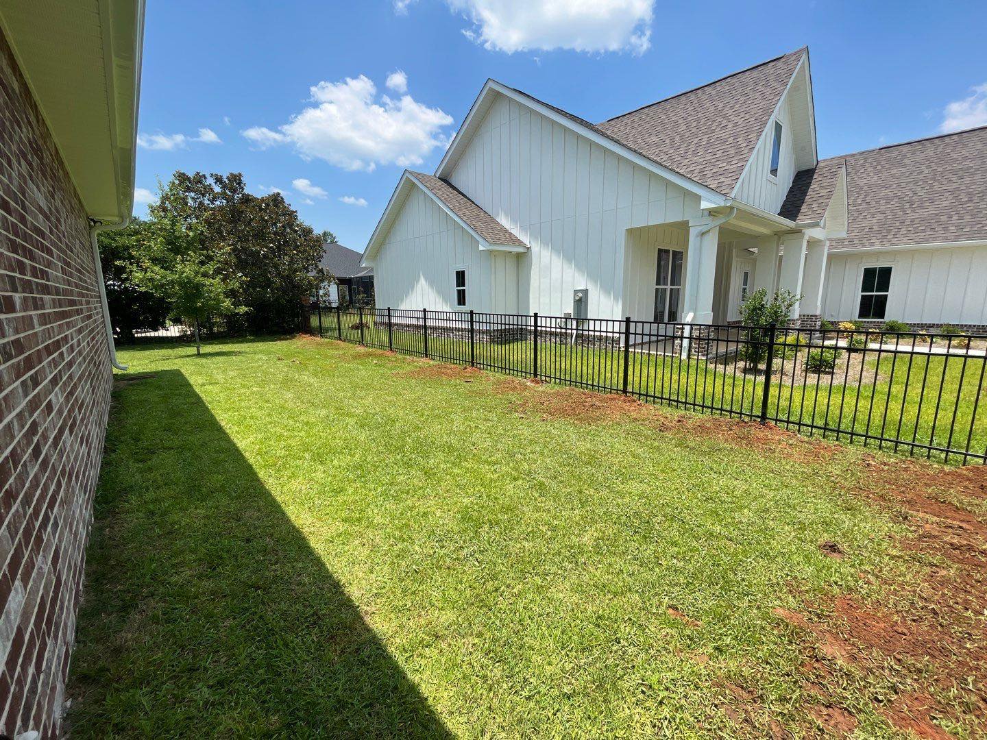 Photo of an aluminum residential fence