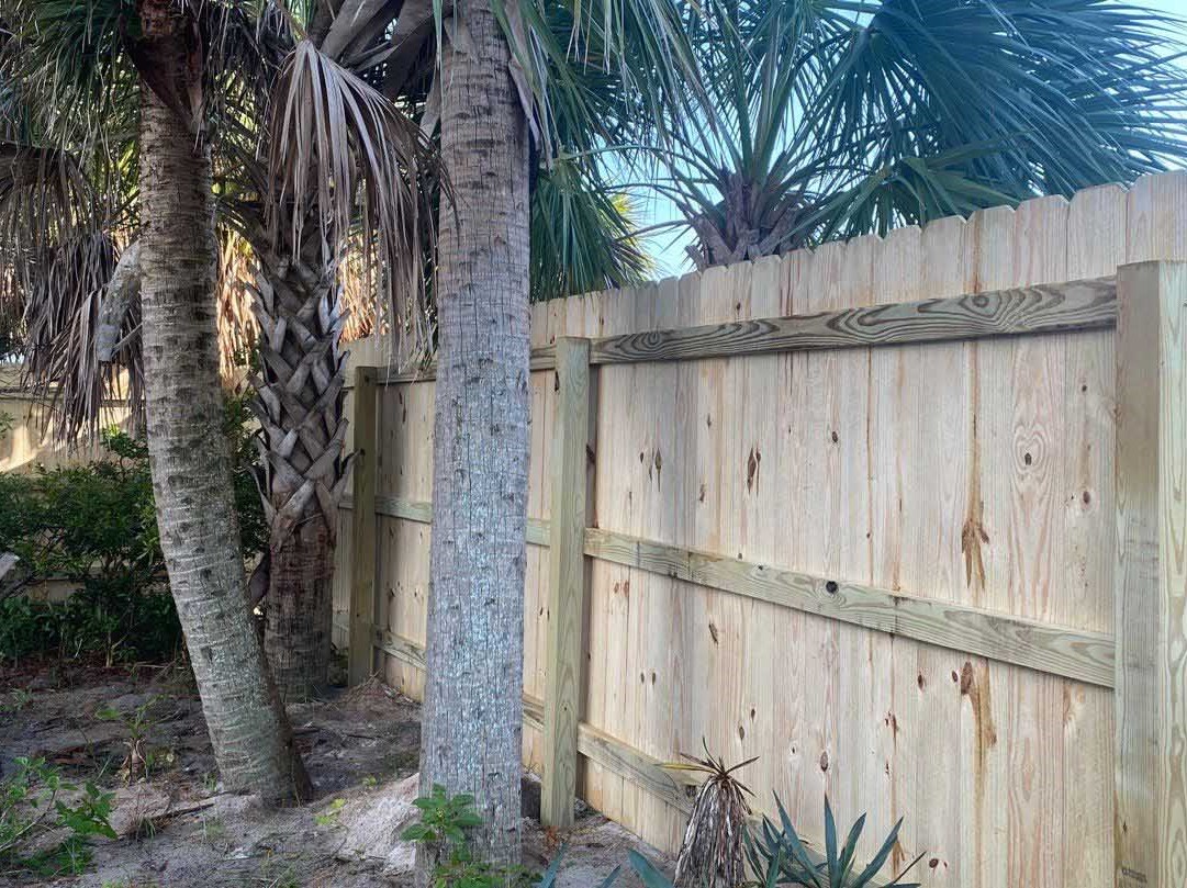 Photo of a newly installed wood privacy fence in Pensacola, Florida