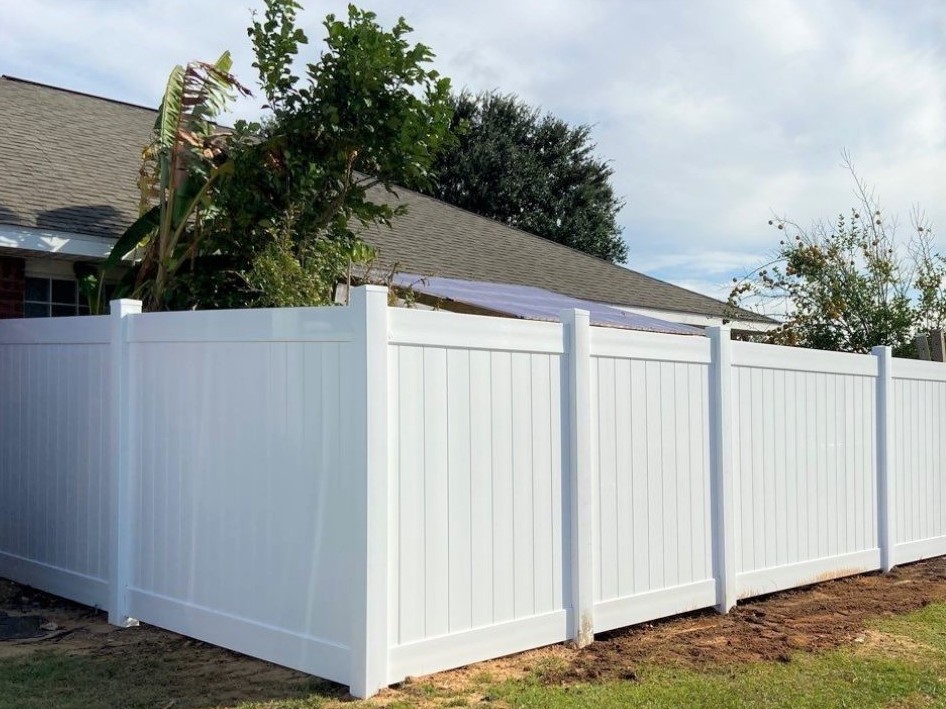 Photo of a vinyl privacy fence in Pensacola FL