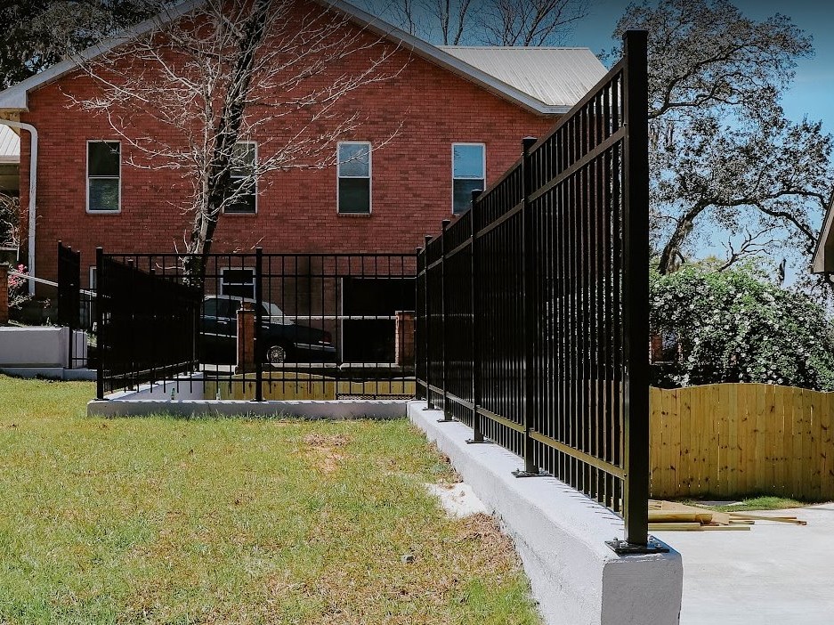 Photo of a Pensacola aluminum fence