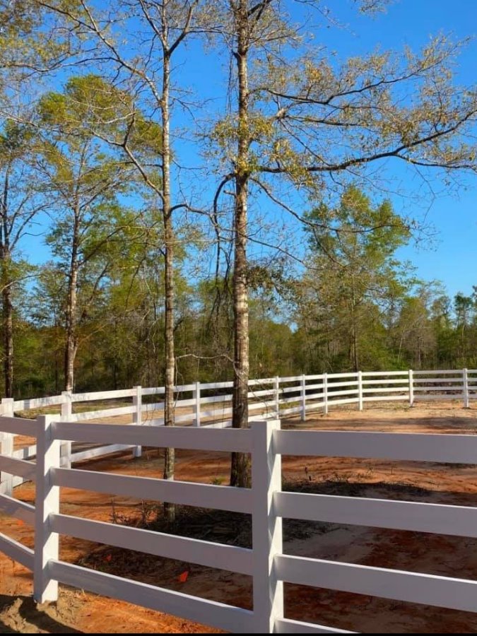 Types of fences we install in Woodlawn Beach FL