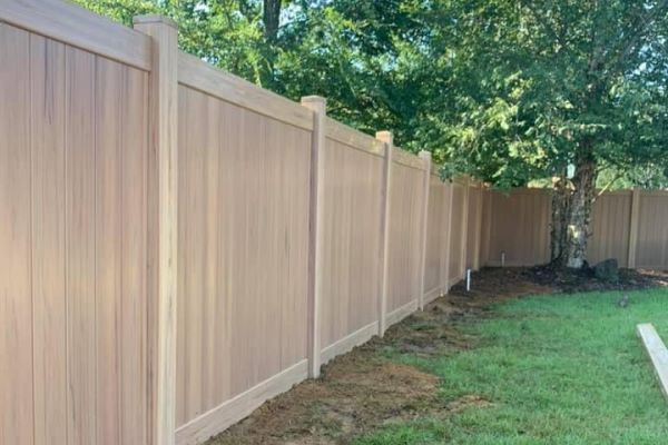 Vinyl fence installation in Pace Florida